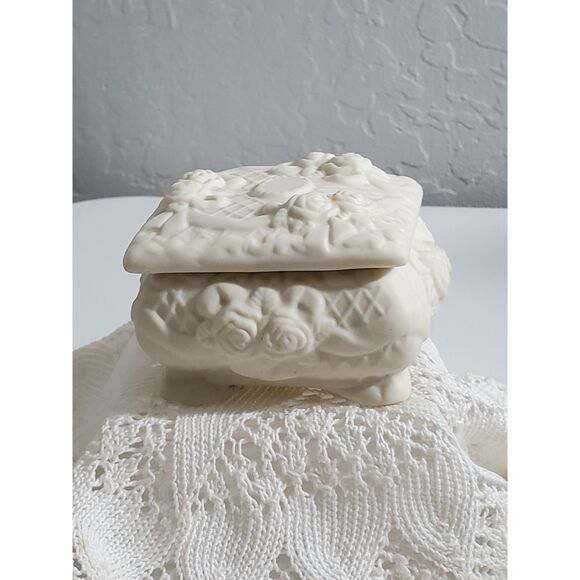 Ceramic Bisque Embossed Trinket Box with Lid ~Vintage~ - Picture 4 of 6